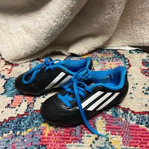 Kids soccer cleats